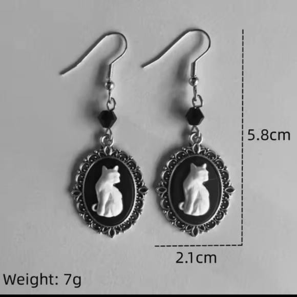 Earrings Women's Gothic White Cat Dangle New f43 - Picture 2 of 2